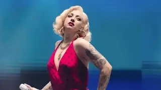 Mon Laferte, Nicki Nicole y Enrique Bunbury se suman como presentadores de los Latin Grammy