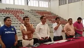 Anuncian paro maestros de Chiapas; amenazan con tomar aeropuerto de Tuxtla Gutiérrez