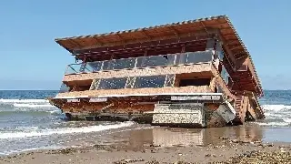 Imagen Regresa a Tuxpan el restaurante flotante que se llevó la inundación al norte de Veracruz 