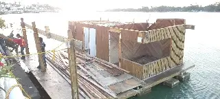 Reconstruyen emblemático restaurante flotante tras inundaciones en Tuxpan 