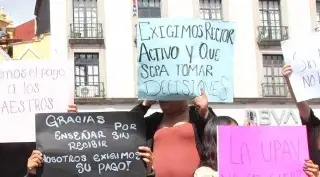 Maestros de la UPAV bloquean carretera de Veracruz y también en Xalapa 