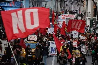 Imagen Miles marchan contra referéndum de Noboa, en Ecuador
