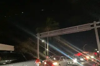 Imagen Tras más de 4 horas, retiran bloqueo en puente de Boca del Río 