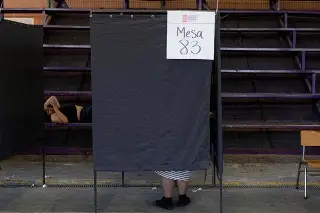 Imagen Abren centros de votación para elecciones presidenciales en Chile 