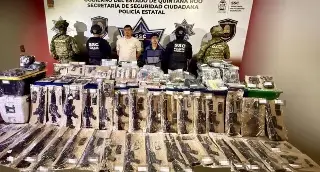 SSC asegura histórico armamento y detienen a dos sujetos en Cancún, Quintana Roo 
