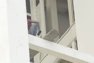 Imagen ¿Qué pasó con el joven que trepó la torre de Pemex en Veracruz? Fue identificado