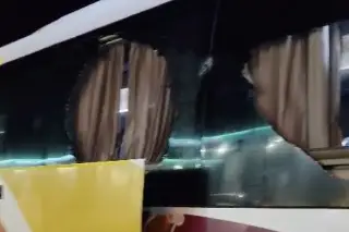 Ataque con rocas a autobús genera pánico en carretera de Veracruz