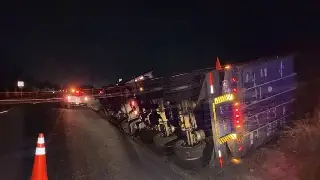Cierre parcial por volcadura de tráiler en carretera de Veracruz