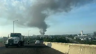 Imagen Atienden Bomberos de Veracruz y Conurbados incendio cerca de Amapolas 1