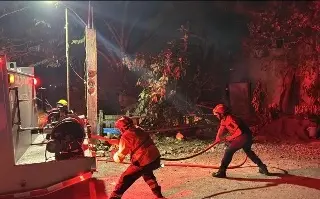 Explosión de cilindro de gas consume vivienda en Ixtaczoquitlán