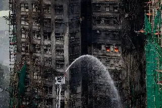 Suman 44 muertos y 280 desaparecidos tras incendio de edificios en Hong Kong