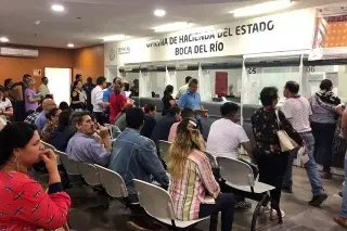 'Nosotros queremos cumplir y no nos dejan cumplir'; lleva días sin poder obtener sus placas 