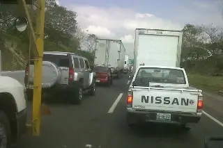 Tome precauciones, se registra cierre parcial de circulación en autopista de Veracruz
