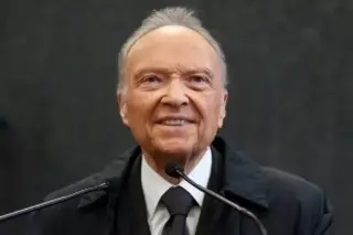 Imagen Tras renuncia a la FGR, Gertz Manero será embajador