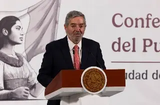 El canciller mexicano Juan Ramón de la Fuente pide licencia temporal; checa el motivo