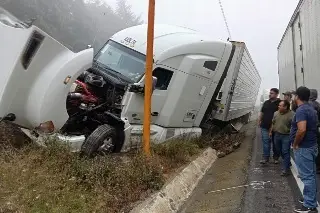 Carambola en Cumbres de Maltrata ocasiona cierre total de la circulación