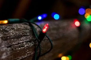 ¿Cómo evitar riesgos con las luces de Navidad? 