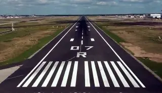 Reportan que principal aeropuerto de Venezuela sigue funcionando pese al anuncio de Trump