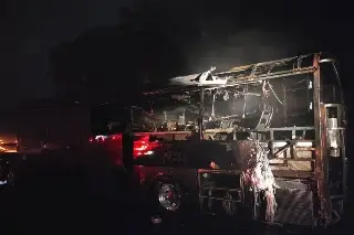 Imagen Se incendia autobús turístico en autopista de Veracruz 