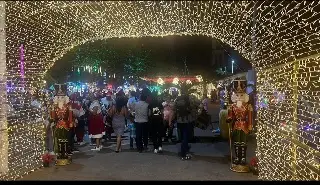 Se ilumina la Villa Navideña en Medellín de Bravo