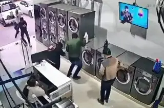 Asesinan a dos sujetos en plaza comercial del Edomex