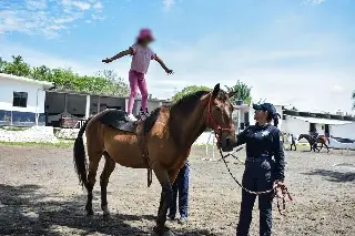 Menores reciben los beneficios de la Equinoterapia en Veracruz