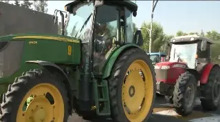 Arriba a San Lázaro caravana de campesinos de diversos estados en 100 tractores 