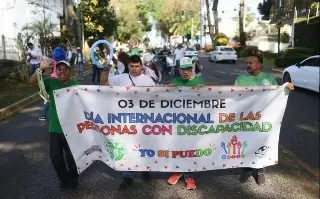 Personas con discapacidad marchan se manifiestan de manera pacífica en Xalapa; esto exigen