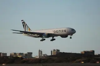 Aterriza en Venezuela vuelo de migrantes desde EU entre tensiones por espacio aéreo