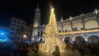 Imagen Así fue el encendido del Árbol de Navidad en Veracruz