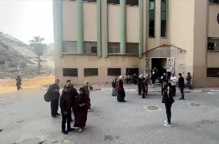 Entre escombros y bombardeos, reanudan clases en Universidad de Gaza