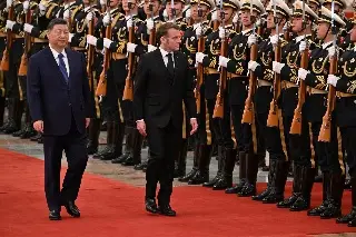 Llega Emmanuel Macron a Beijing en su visita de Estado a China
