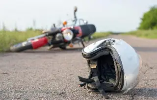 Motociclista pierde la vida tras accidente en la carretera Veracruz–Cardel; responsable se da a la fuga