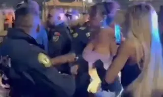 S3x0 servidoras intentan retener a presuntos agresores sexuales (+Video)