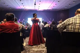 Claudia Menéndez refrenda en concierto por qué es 'La Voz de Oro' 