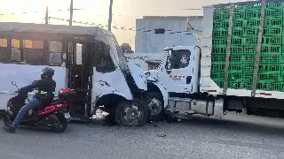 Choca camión contra varias unidades en Veracruz 