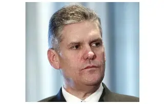 Sentencian a cadena perpetua al exministro cubano de Economía Alejandro Gil por espionaje