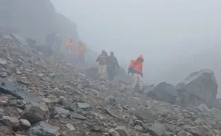 Imagen Localizan con vida a 11 montañistas extraviados en el Pico de Orizaba