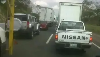 Hay cierre parcial en autopista con dirección al puerto de Veracruz