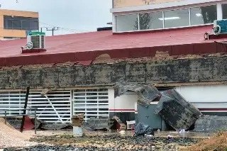 Se desploma parte del techo del nuevo Centro de Salud al sur de Veracruz 