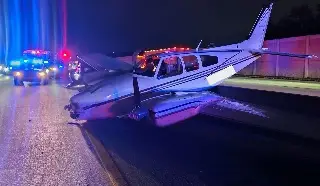 Cae avioneta sobre un coche al aterrizar de emergencia en autopista de Florida (+Video)