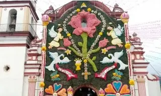 Prevén colocar un millón de flores para adornar parroquia en La Perla, Veracruz 