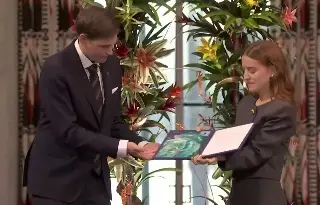 Imagen Ana Corina Sosa, hija de Maria Corina Machado, recibe el Premio Nobel de la Paz en nombre de su madre