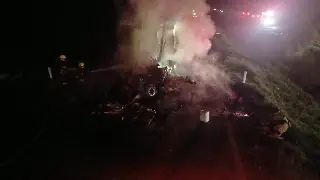 Se incendia tráiler en autopista con dirección al puerto de Veracruz 