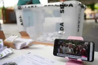 Inicia segunda vuelta para elecciones presidenciales en Chile 