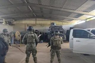 Aseguran vehículos blindados en Coahuayana, Michoacán