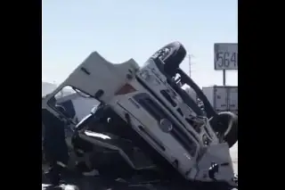 Reportan hombre atrapado en fuerte accidente vial este viernes. Precaución