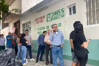 Ciudadanos acuden a aplicarse la vacuna en marco módulo de Veracruz  