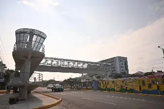 Imagen Alcaldesa de Veracruz inaugura nuevo puente peatonal en avenida Cuauhtémoc