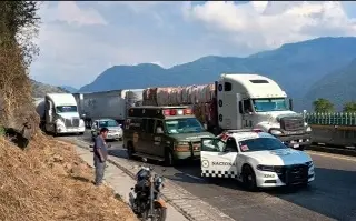 Se registra aparatoso choque de 3 tráileres en autopista de Veracruz; esto se sabe 